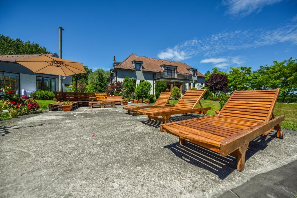 Penzion Platan Dunajska Streda Exterior photo
